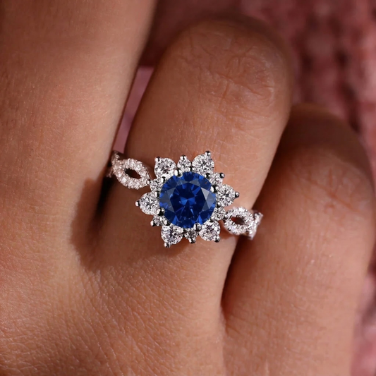 Krystall Safir Blomst Ring | Hvitt Gull