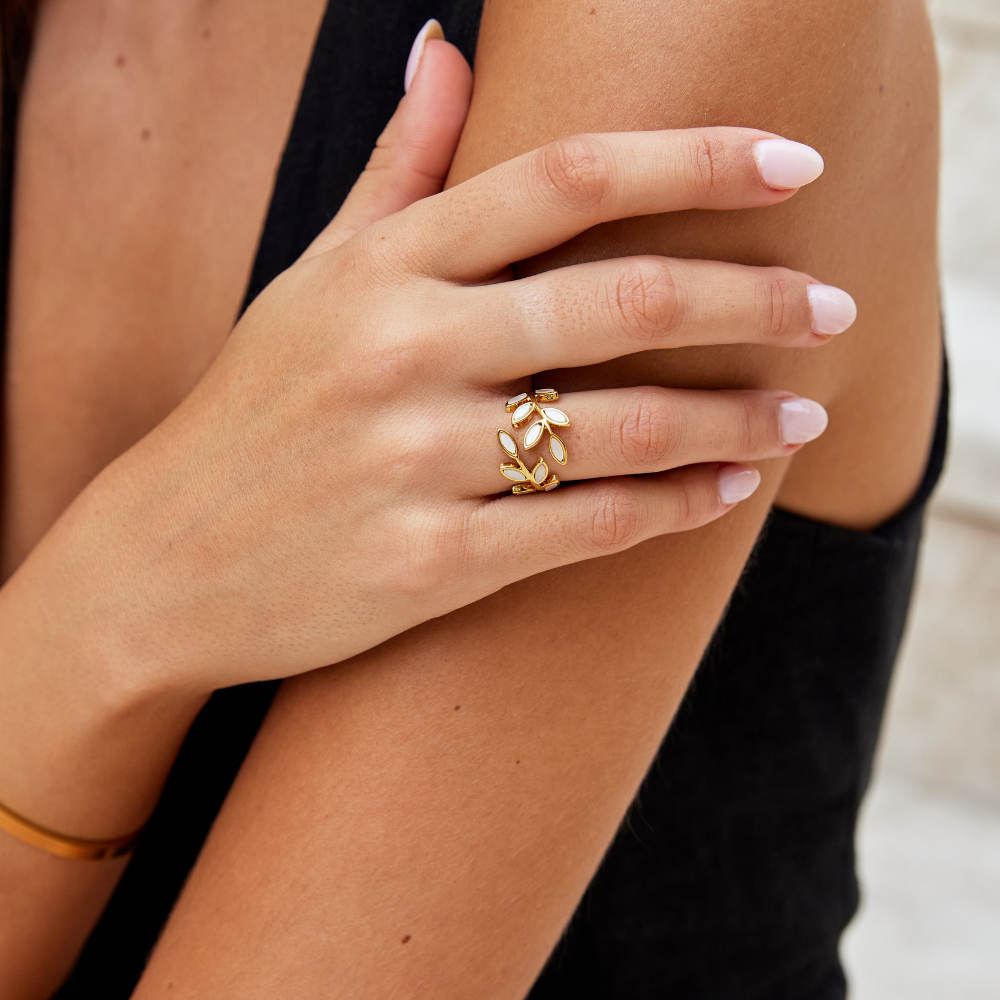 Gull Leaf Motif Ring
