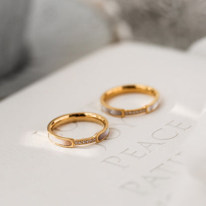 Gabrielle Diamant Simulant Gull Ring