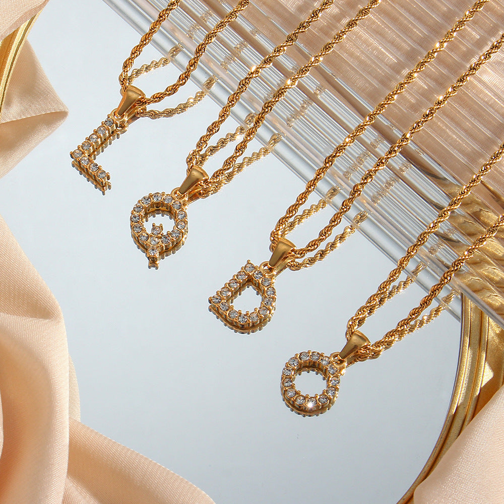 Maeve Bokstav Initial Diamant Halskjede