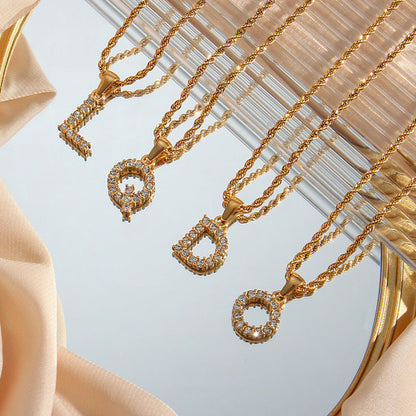 Maeve Bokstav Initial Diamant Halskjede