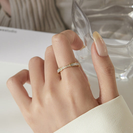 Gabrielle Diamant Simulant Gull Ring
