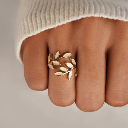 Gull Leaf Motif Ring